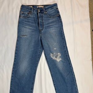 Levi’s Ribcage Straight Ankle- Distressed size 26